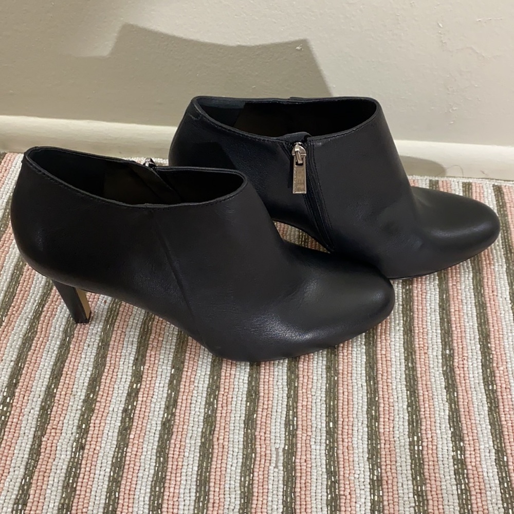 Vince Camuto  Black heel Shoes Size:8.5M, like new